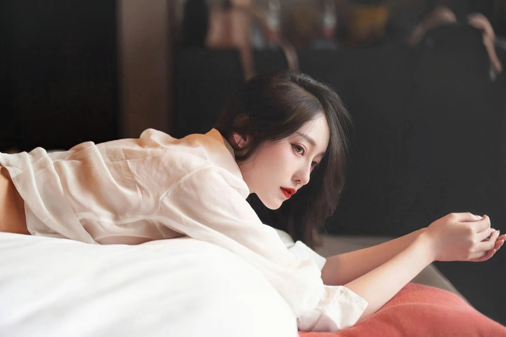 人民日报：无关工作的线上打卡，岂能转发给社区干部？